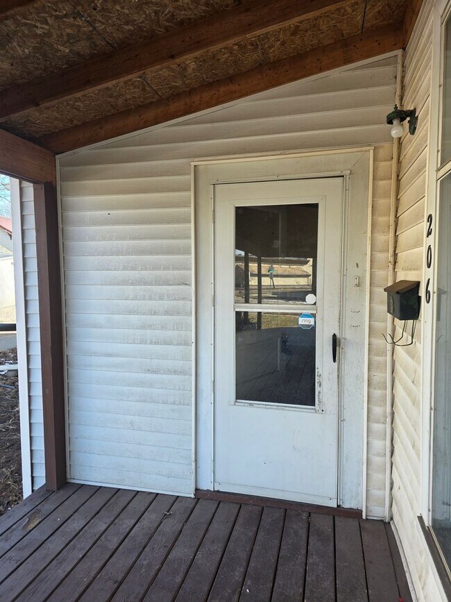 Building Photo - 204 N Fort Wayne Ave