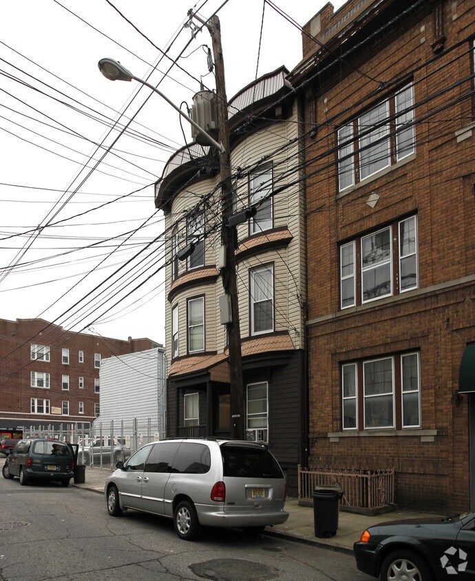 Foto del edificio - 57 Hopkins Ave