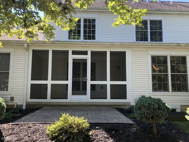 Foto del edificio - 3 br, 3.5 bath Condo - 1235 Shagbark Rd