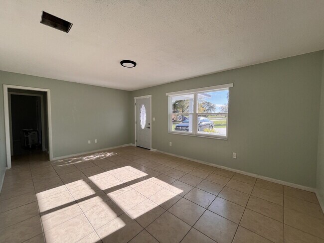 Foto del edificio - 2-bedroom, 2-bathroom Apartment