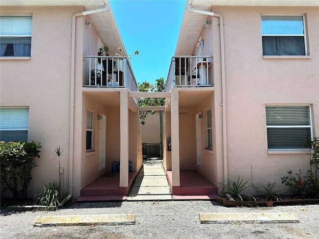 Foto del edificio - 1630 Redwood St
