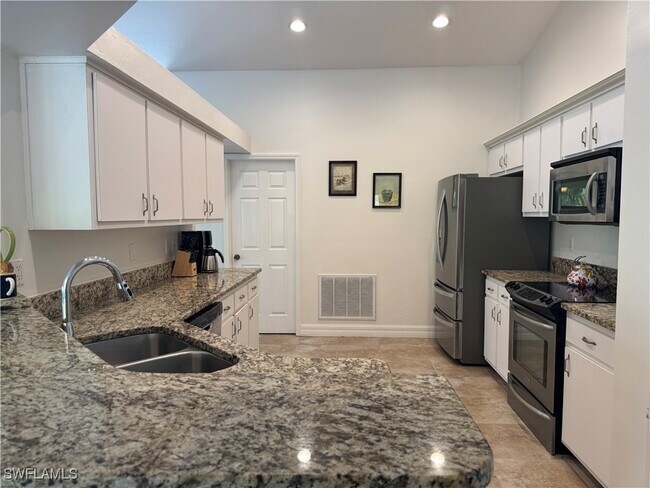 Building Photo - 911 SE 21st Ln