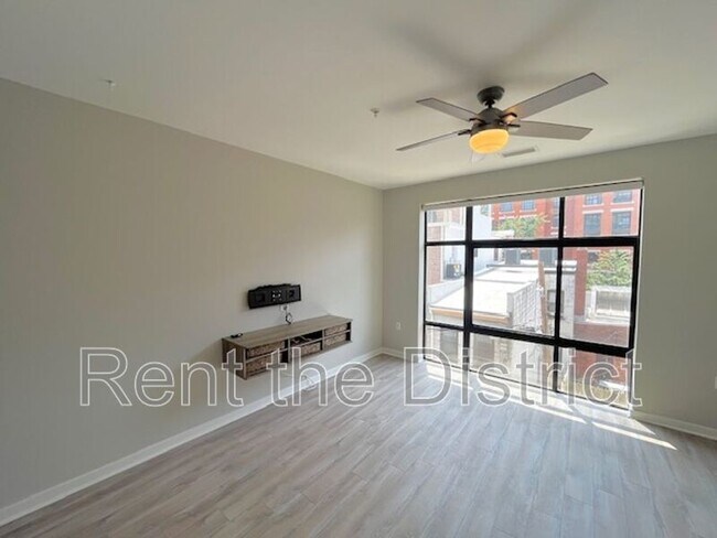Foto del edificio - 911 2nd St NE