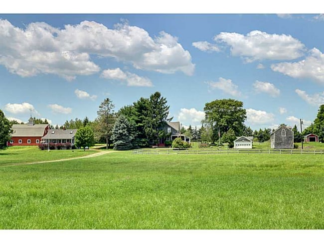 Photo - 43 Serpentine Rd House