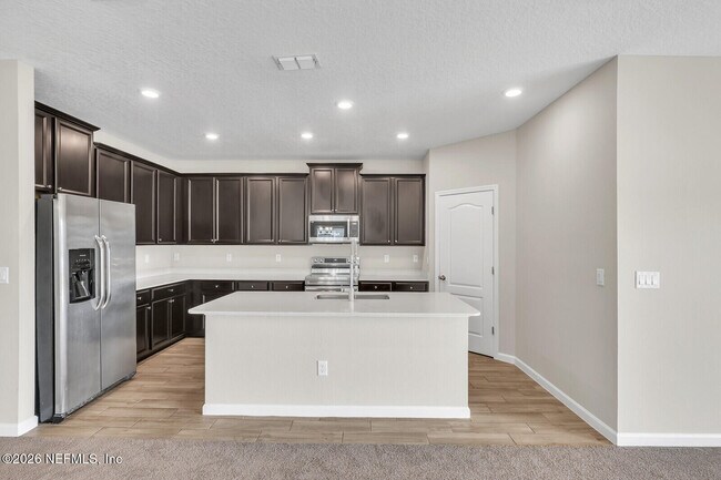 Foto del edificio - 16187 Blossom Lake Dr