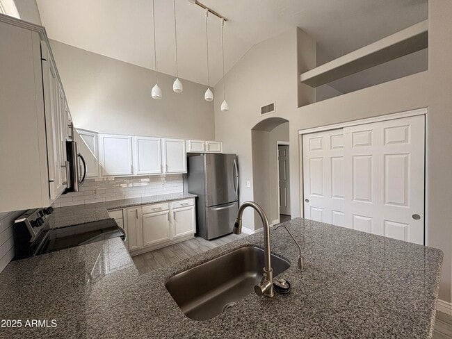 Building Photo - 6121 E Hermosa Vista Dr