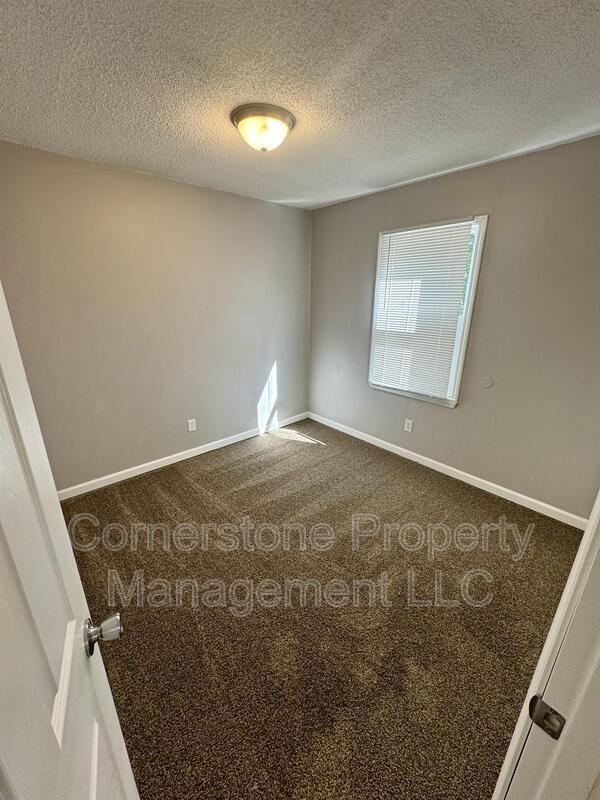 Building Photo - 8170 Oak Dr