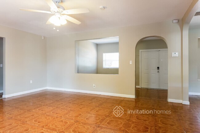 Building Photo - 2341 Sabal Palm Dr