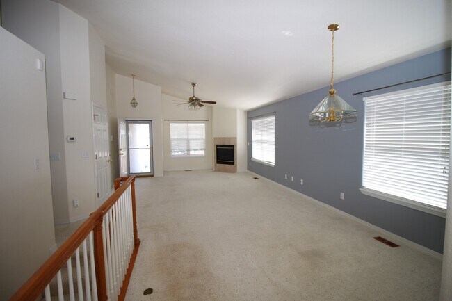 Building Photo - Amazing 5 bedroom home in Desirable Crown Hill Mesa on West Side of town