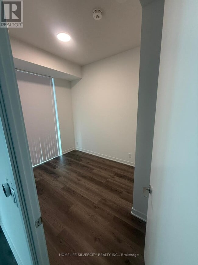 Building Photo - 180 Front St E