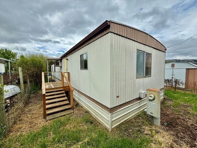 Building Photo - 2414 Empire Dr