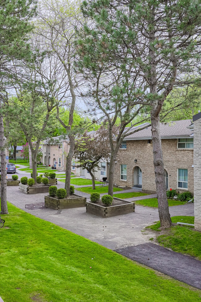 Building Photo - Creekside Townhomes