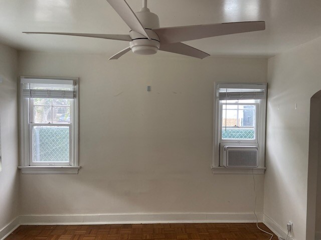 Foto del edificio - 7524 Willoughby Ave