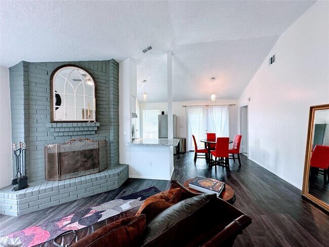 Building Photo - 5226 Lynngate Dr