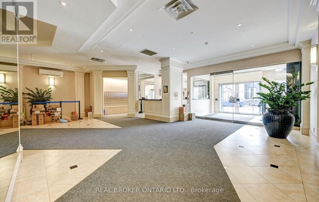 Building Photo - 801 King St W