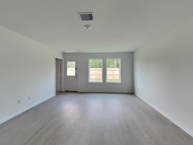 Building Photo - 21059 Santopadre St