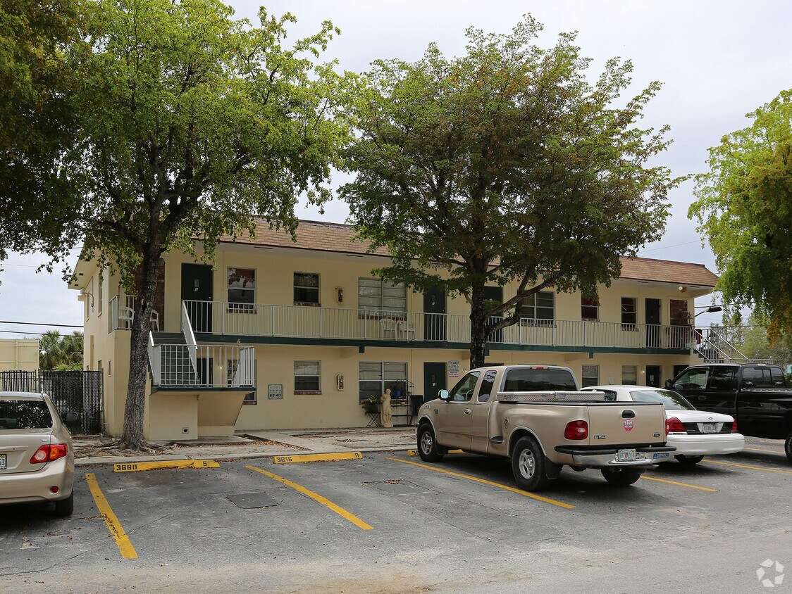Maki Garden Apartments Apartments in Oakland Park, FL