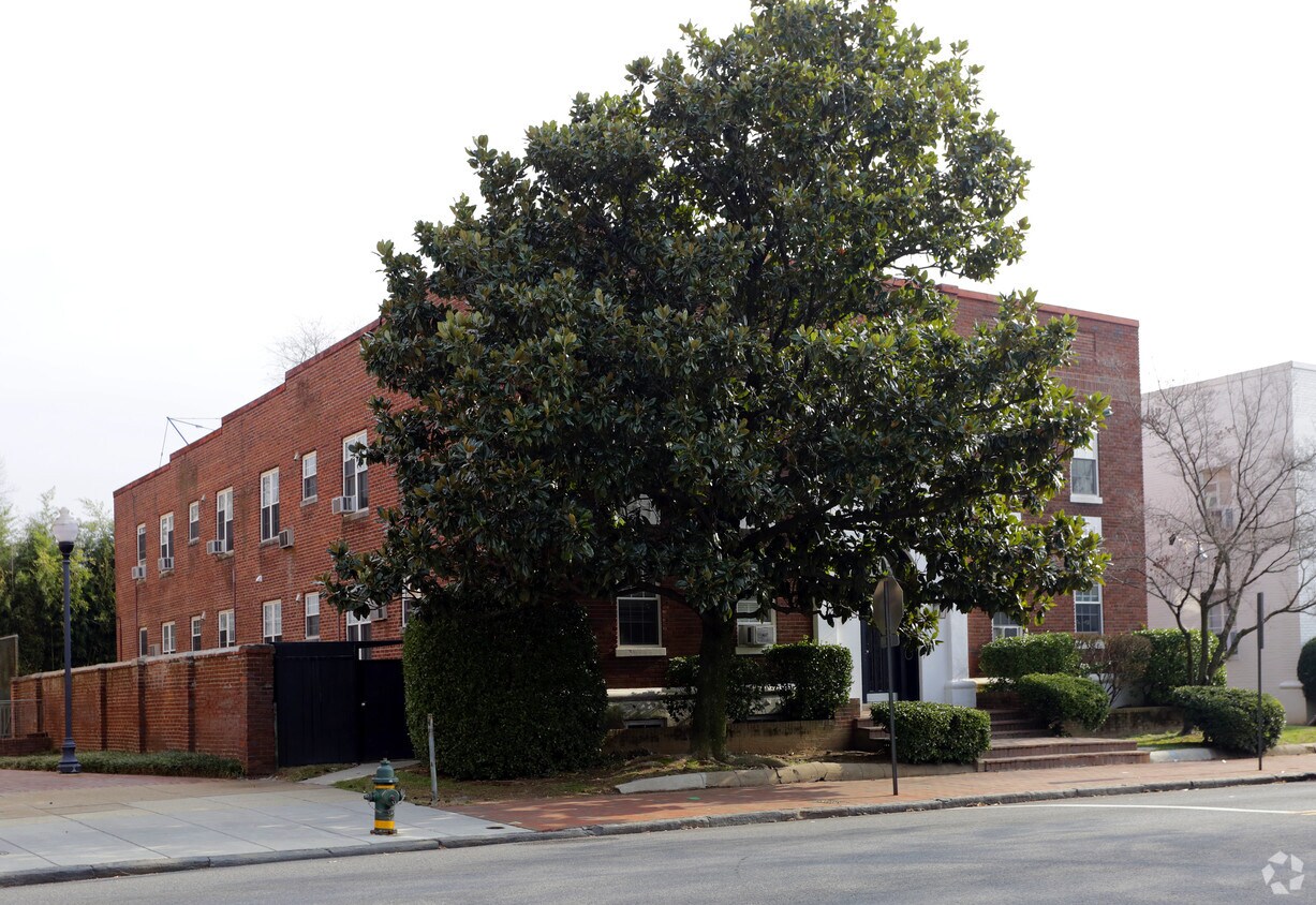 Building Photo - 1729 35th St NW