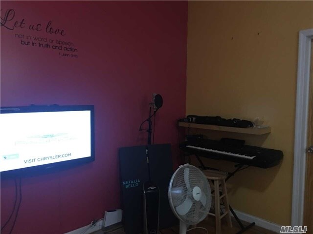 Foto del edificio - 61-12-61164 164th St