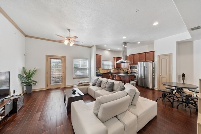 Foto del edificio - 911 McKinney Park Ln