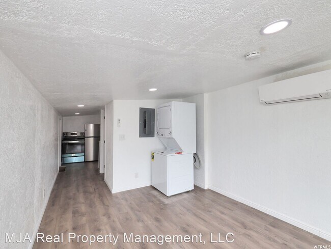 Building Photo - 1 br, 1 bath House - 2136 Monroe BLVD - ADU