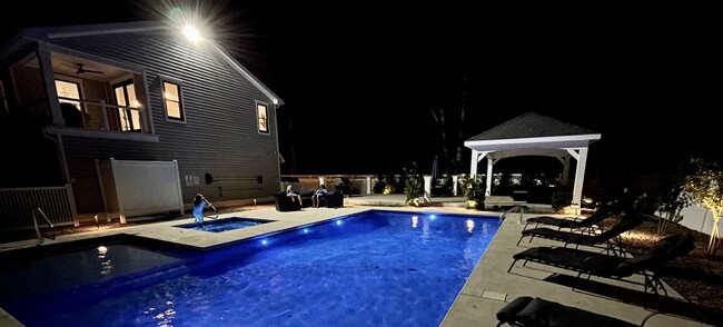 Dos 3000 pies cuadrados. Apartamentos, piscina de 40 pies, spa para 8 personas, jardines y cocina al aire libre para el entretenimiento. - 109 Court House South Dennis Rd