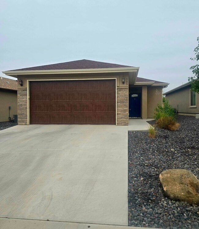 Photo - 585 Ravenna Ct House