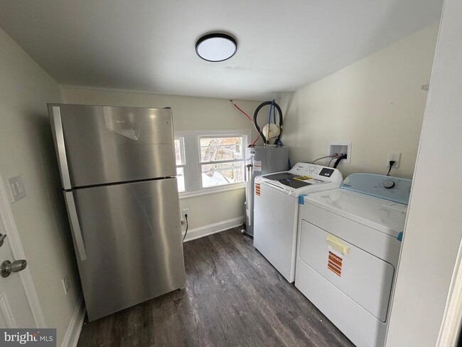 Building Photo - 197 Main St