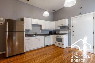 Building Photo - 646 N Damen Ave