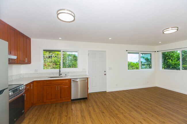 Foto del edificio - Newly built 2 bedroom 2 full bath full size kitchen + living area detached SFH Aiea Heights