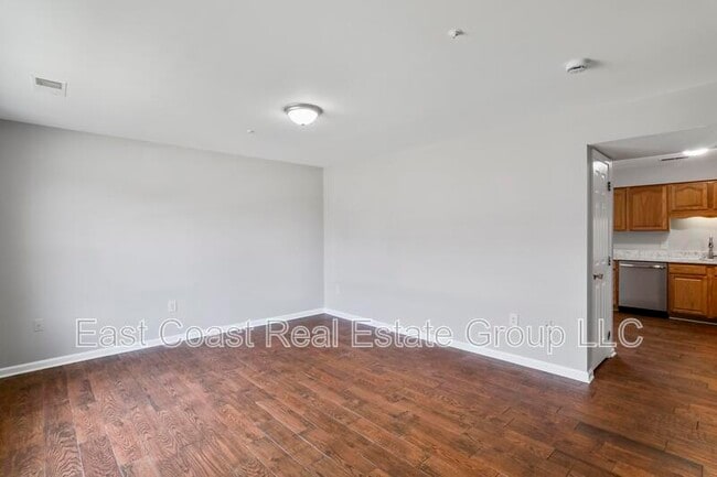 Building Photo - 303 E Ridge Dr