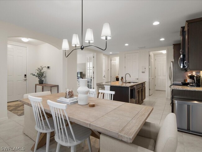 Building Photo - 14799 Edgewater Cir