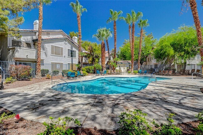 Foto del edificio - 5216 Mandalay Springs Dr