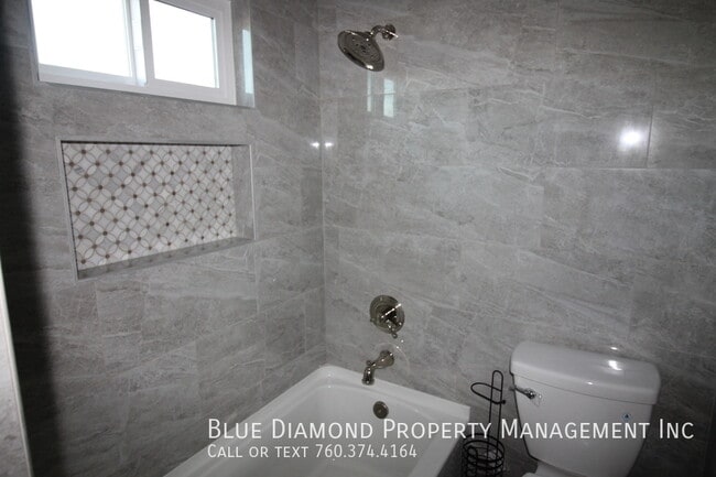 Building Photo - 1323 Locust St