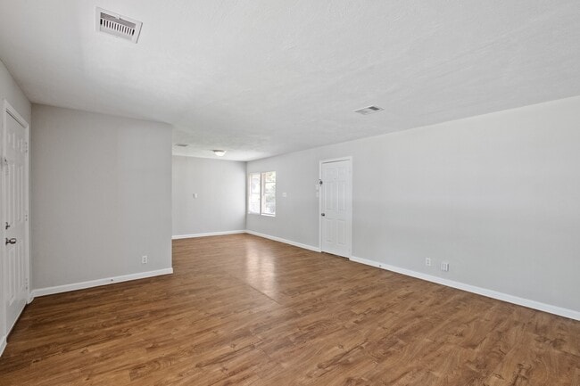 Building Photo - 2253 Collier St