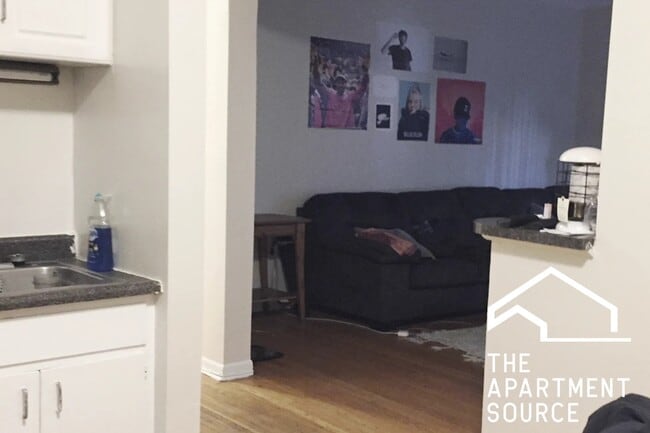 Photo - 917 W Waveland Ave Apartment