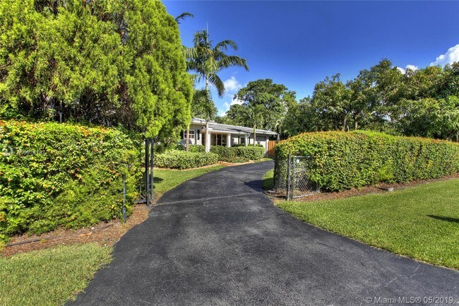 Foto del edificio - 8000 SW 62nd Ct