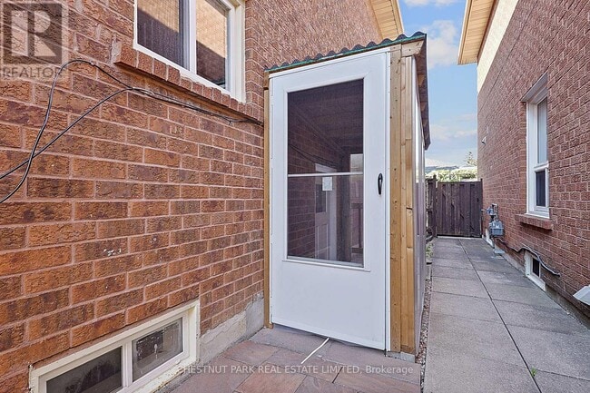 Building Photo - 4 Glouster Ct