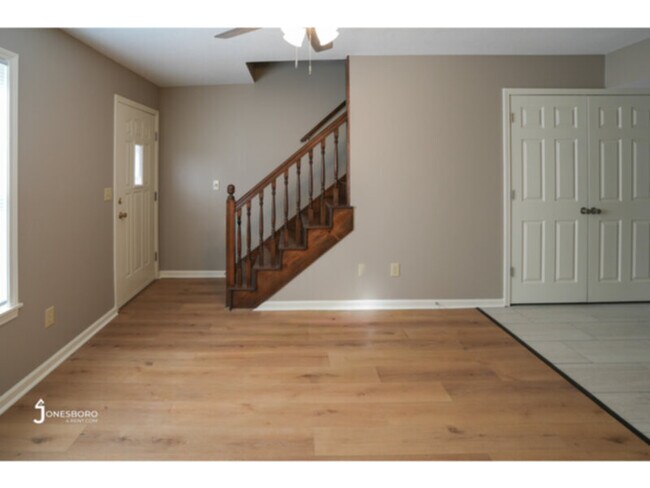 Foto del edificio - Lakewood Crossing Townhouses: Included Water/Sewer - Remodeled