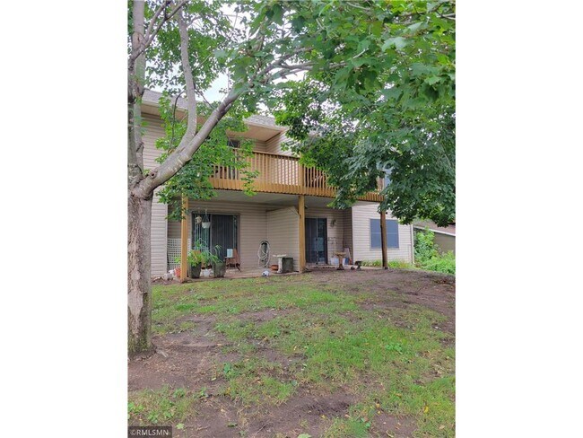 Foto del edificio - 832 Laurel Ave