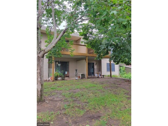 Building Photo - 832 Laurel Ave