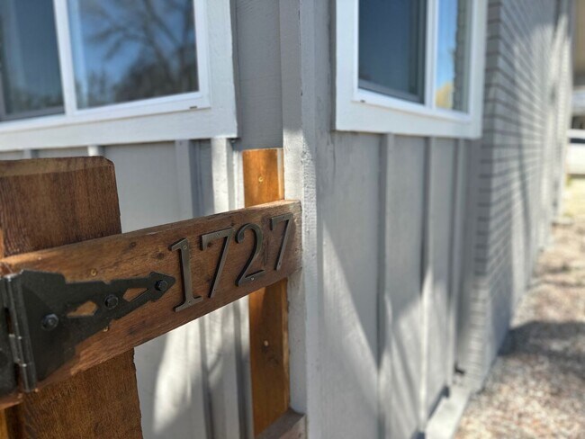 Foto del edificio - 1727-1733 Meadow Street