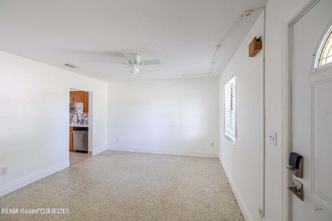 Building Photo - 472 Camel Cir