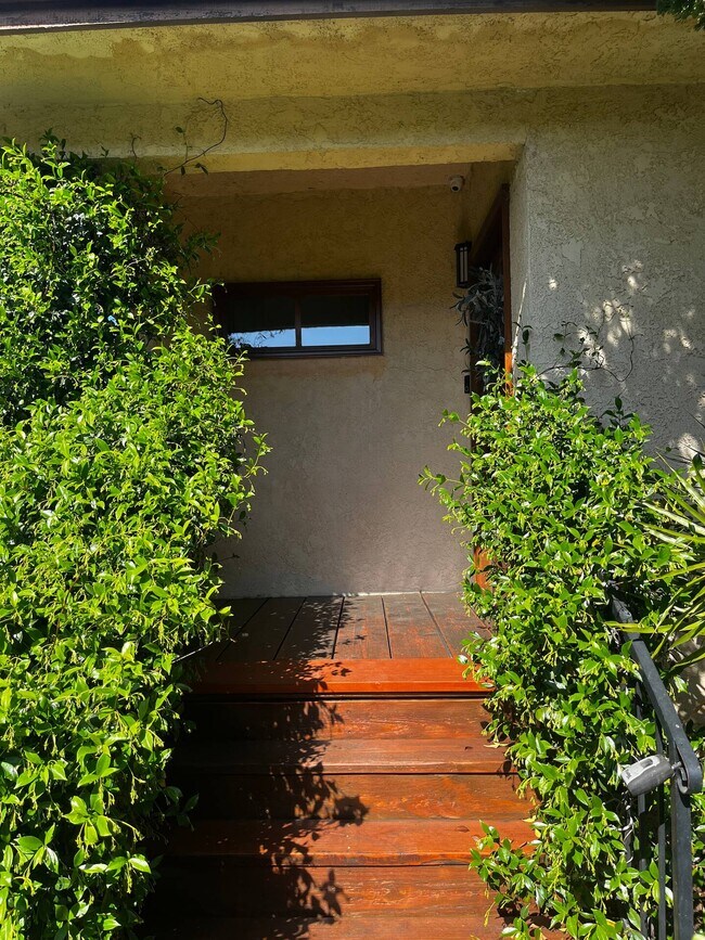 Foto del edificio - 1405 N Mansfield Ave
