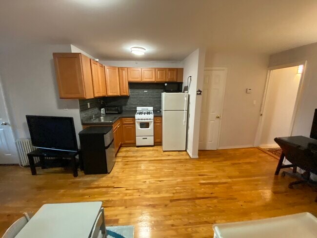 Kitchen - 85 Corbin Plz