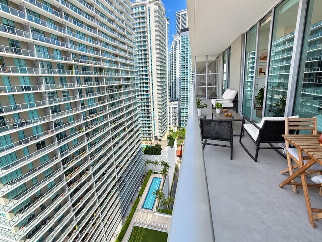 Foto del edificio - 79 SW 12th St