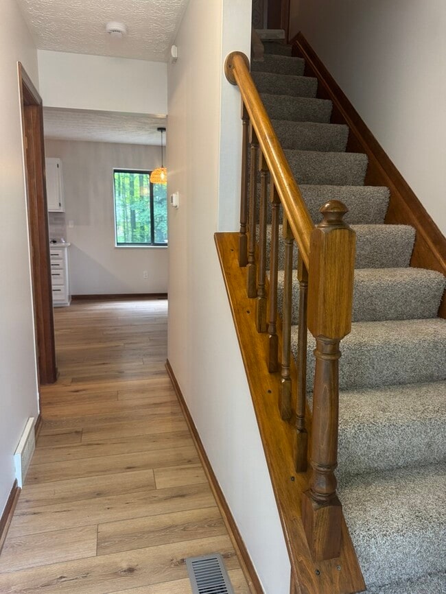 Building Photo - 564 Glenside Ln