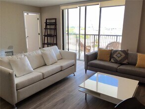 Building Photo - 1800 Collins Ave