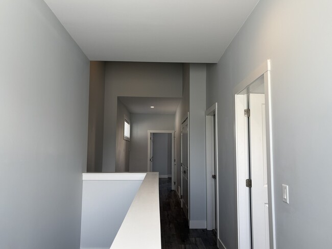 Photo du bâtiment - 250 Nickel Rd