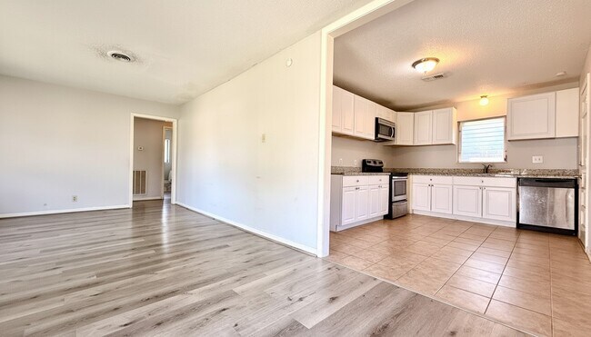 Building Photo - 10502 Ambursen St